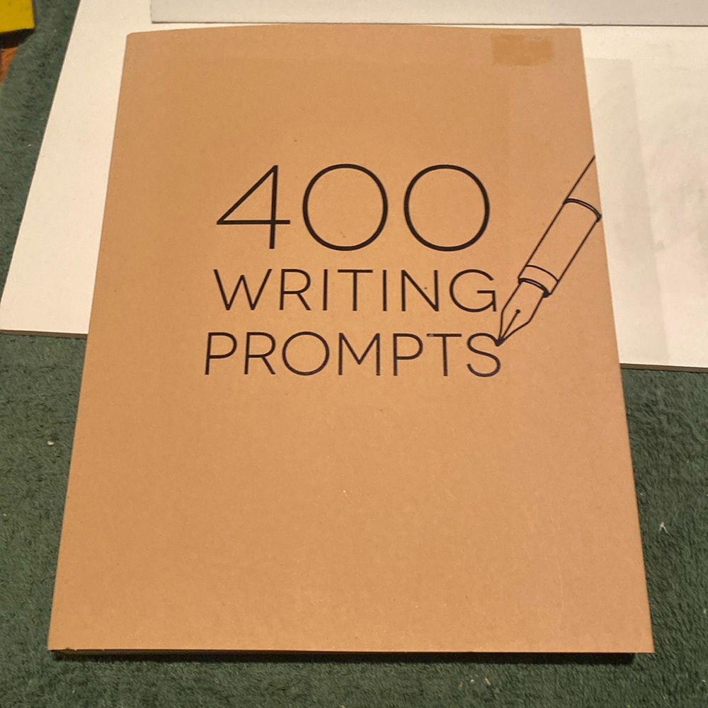 NWOT “400 Writing Prompts,” Paperback